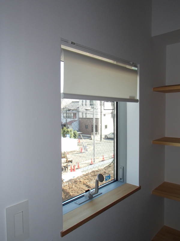 ロールスクリーンの逆巻仕様｜ブログ｜新着情報｜オーダーカーテン・麻
